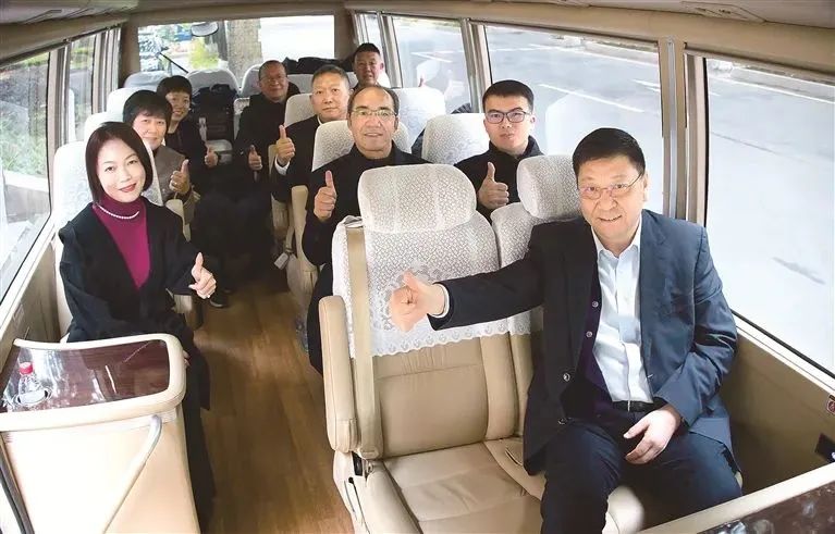 20240306-1-快盈VIII循环组织收看第十四届全国人民代表大会第二次会议开幕会.jpg