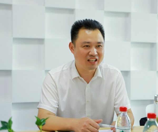 黄冈国度高新区管委会俞春明主任调研SG·亚洲胜游(中国区)官方网站_首页|欢迎您!丝绸，为发展鼓劲?