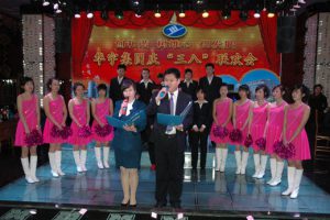 PG������Ϸ�������롰���ˡ������Ͷ���Ů��100����